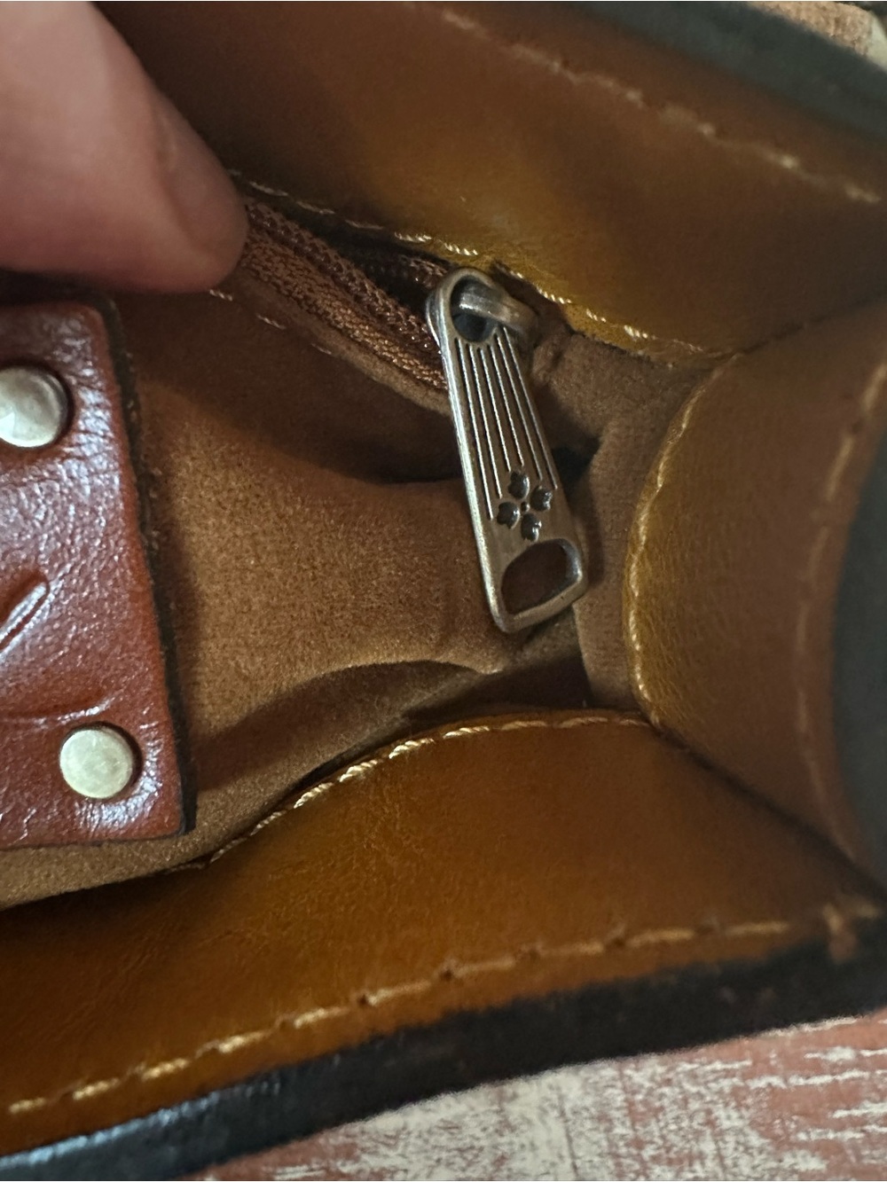 Patricia Nash Cascina Crossbody bag in cognac - Picture 10 of 11